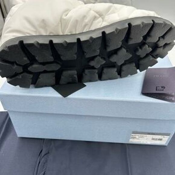 Women's Prada re-nylon quilted snow boots size 39 made in Italy - Picture 6 of 11
